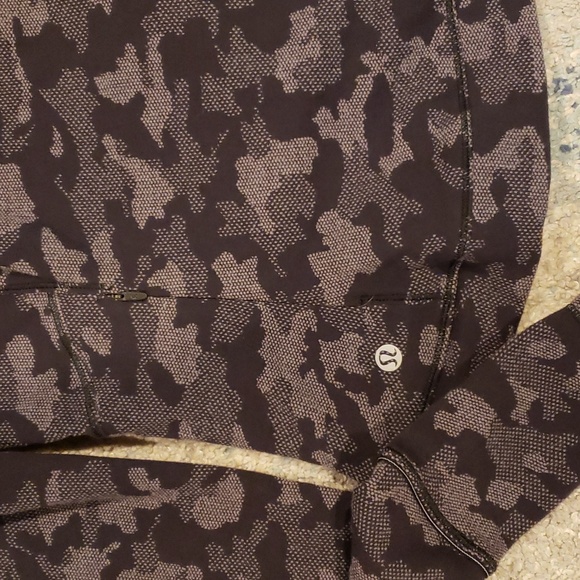 Lululemon Long Sleeve Top - Picture 5 of 5